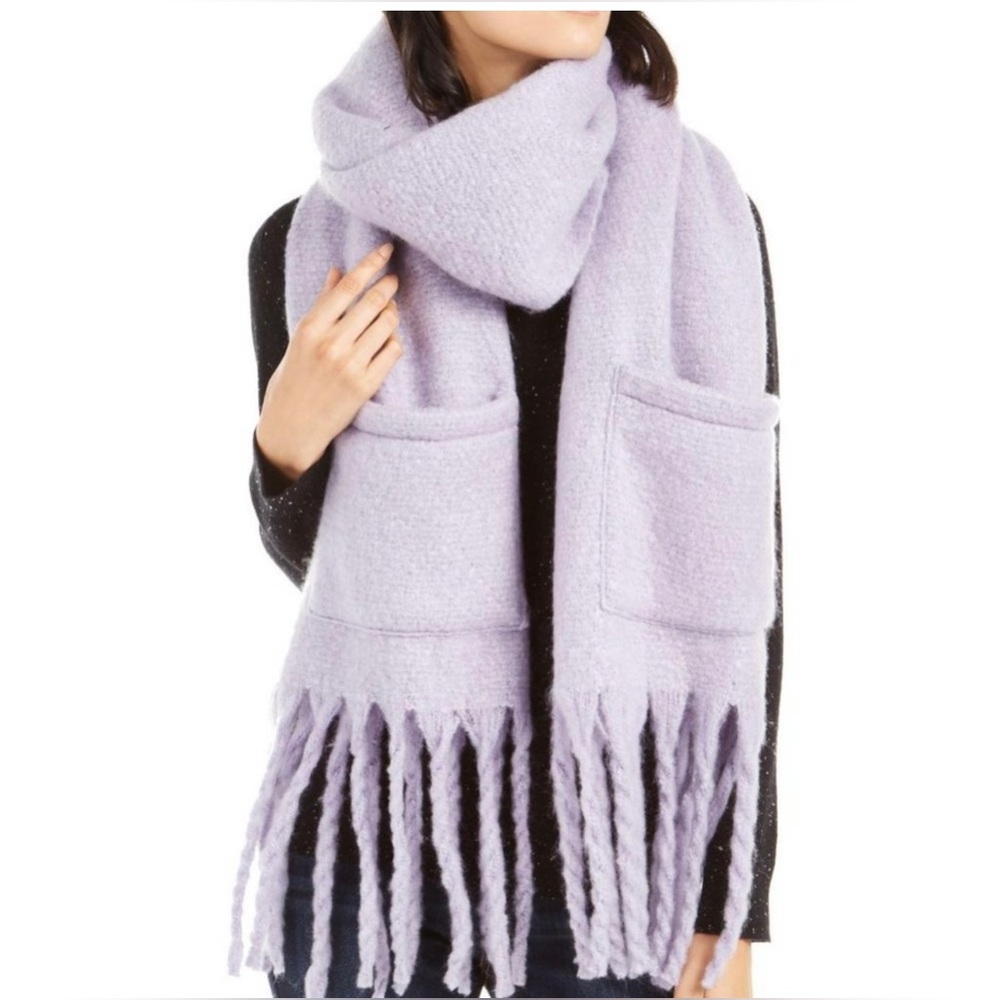✨Steve Madden Muffler With Pockets Light Purple One Size✨